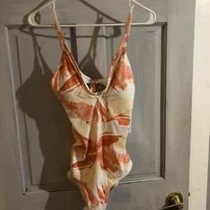 NWT BEAUTIFUL ROXY ONE PIECE BATHINGSIUT 🌴